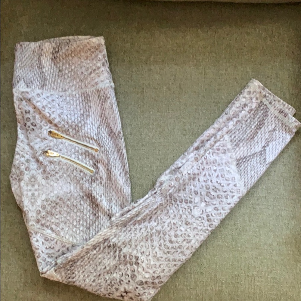 Varley Snakeskin Full Length Leggings Size M